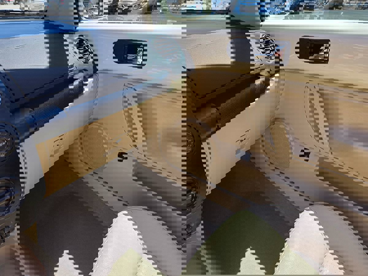 Used 2009 Volkswagen Beetle S image 33