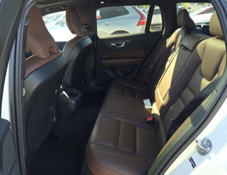 Used 2025 Volvo V60 B5 Cross Country Plus AWD/4WD image 6