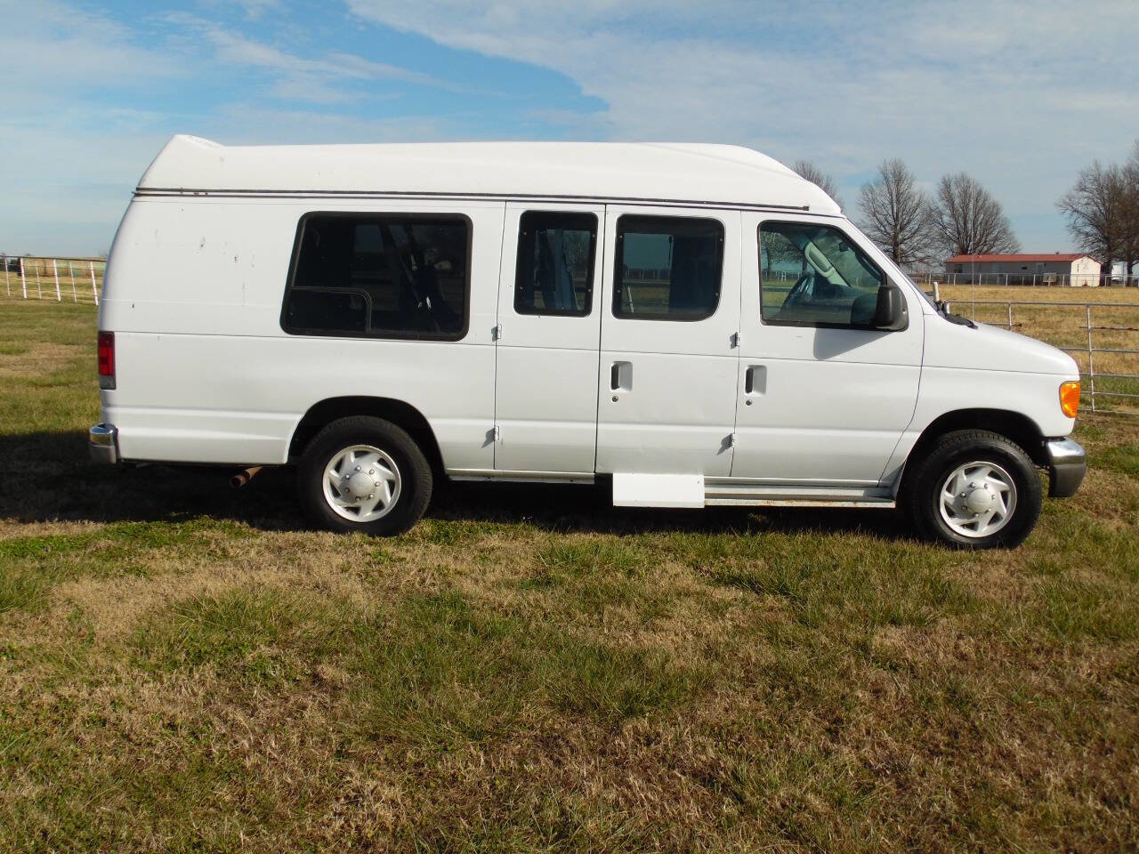 Used 2004 Ford E-250 and Econoline 250 Extended image 11