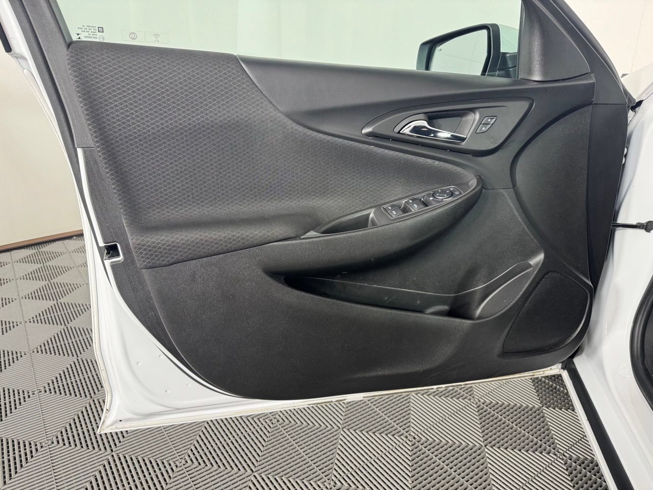 Used 2023 Chevrolet Malibu LS w/ Driver Confidence Package FWD image 9