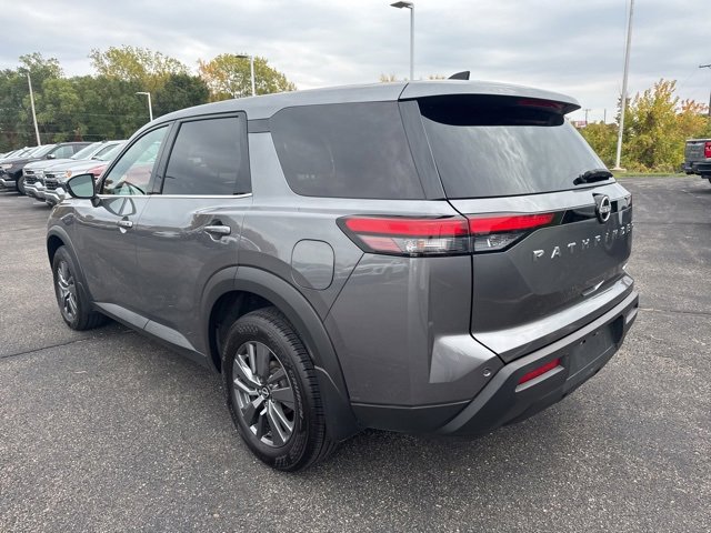 Used 2023 Nissan Pathfinder S image 5