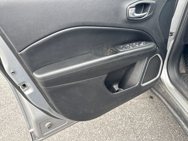 Used 2019 Jeep Compass Latitude AWD/4WD image 11