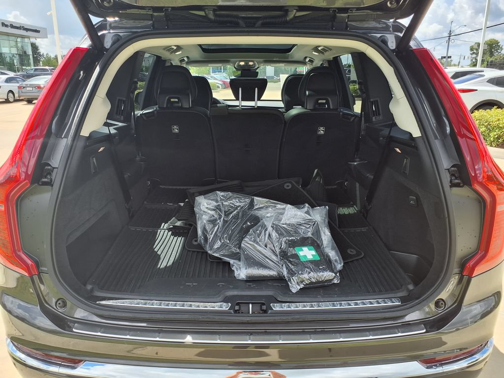 Certified 2025 Volvo XC90 B5 Core w/ Protection Package Premier AWD/4WD image 11