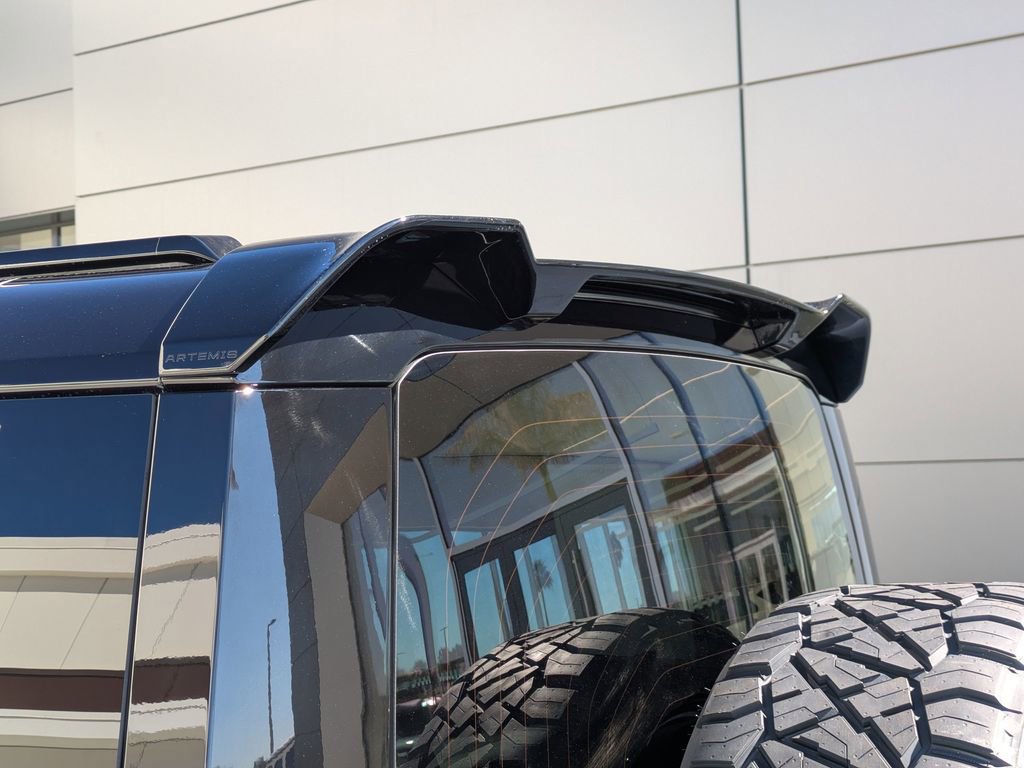 New 2026 Land Rover Defender 110 X-Dynamic SE image 14