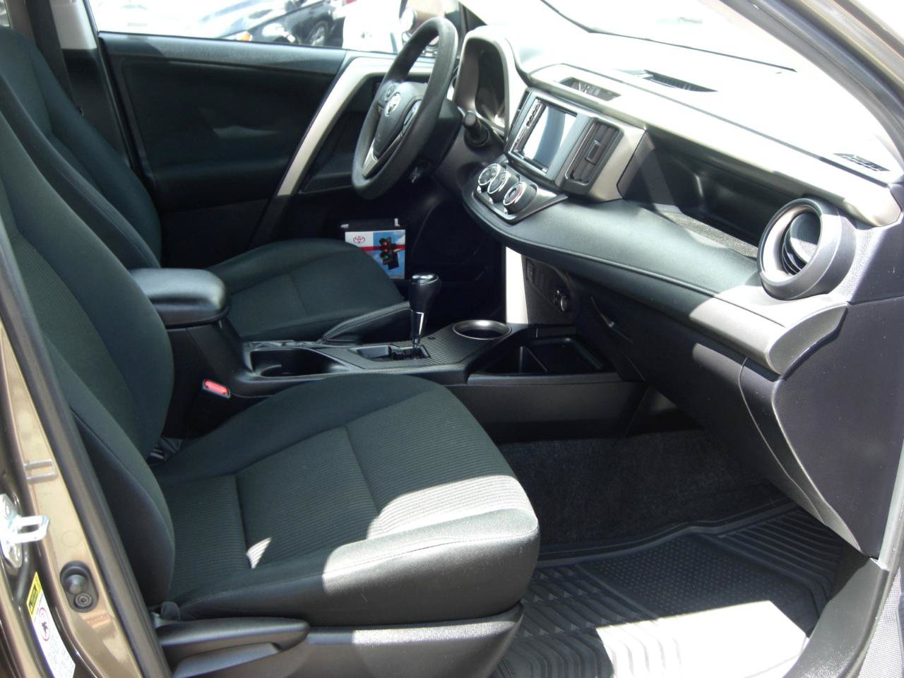 Used 2015 Toyota RAV4 LE FWD image 14