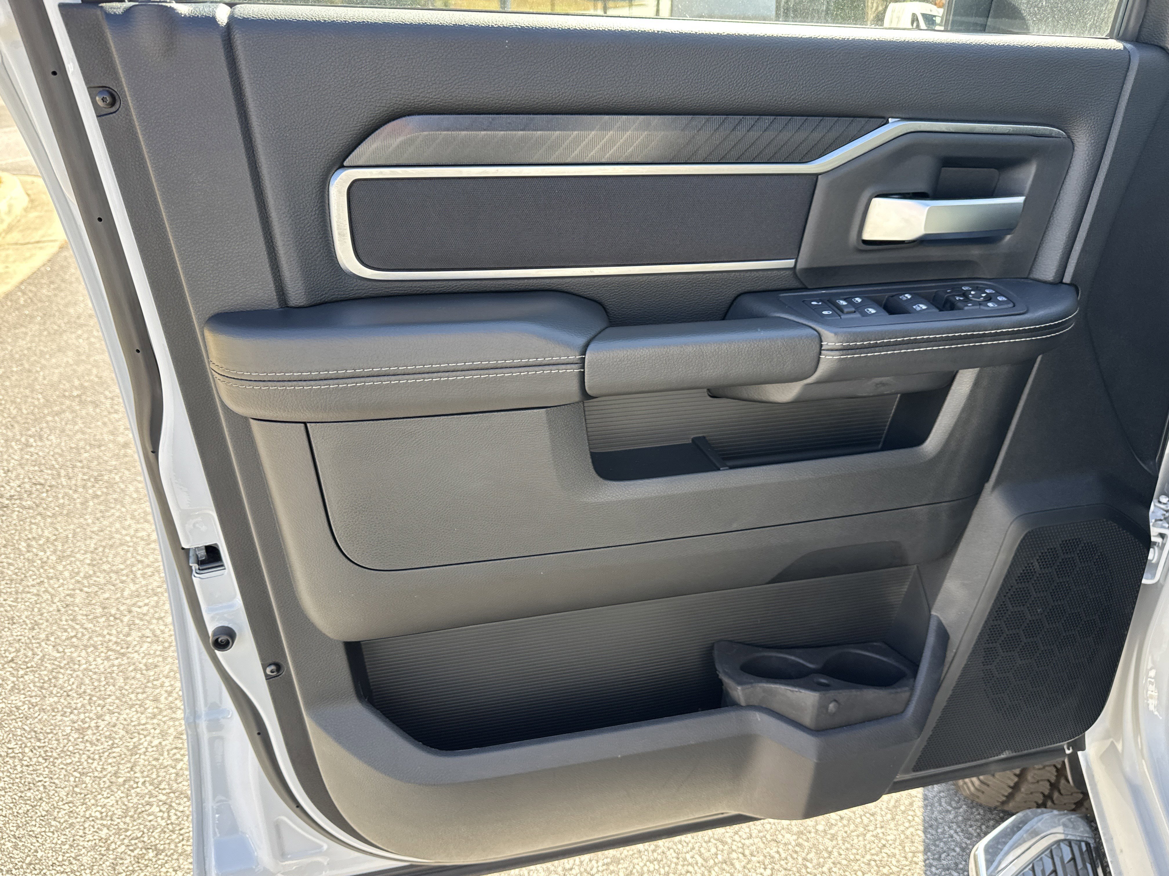 Used 2025 RAM 2500 Big Horn image 17