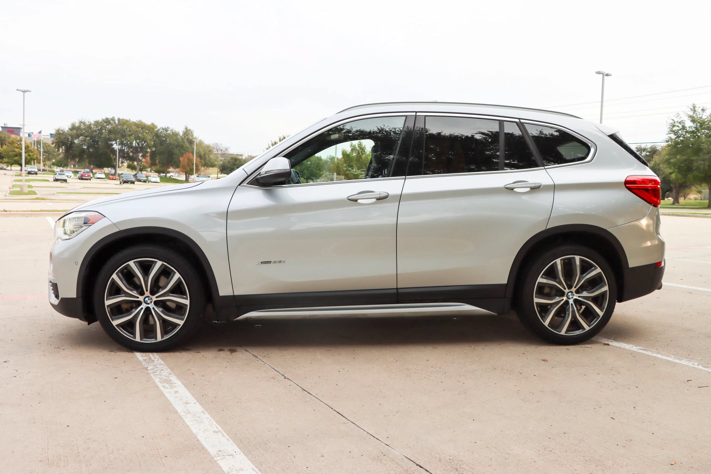 Used 2017 BMW X1 xDrive28i AWD/4WD image 4