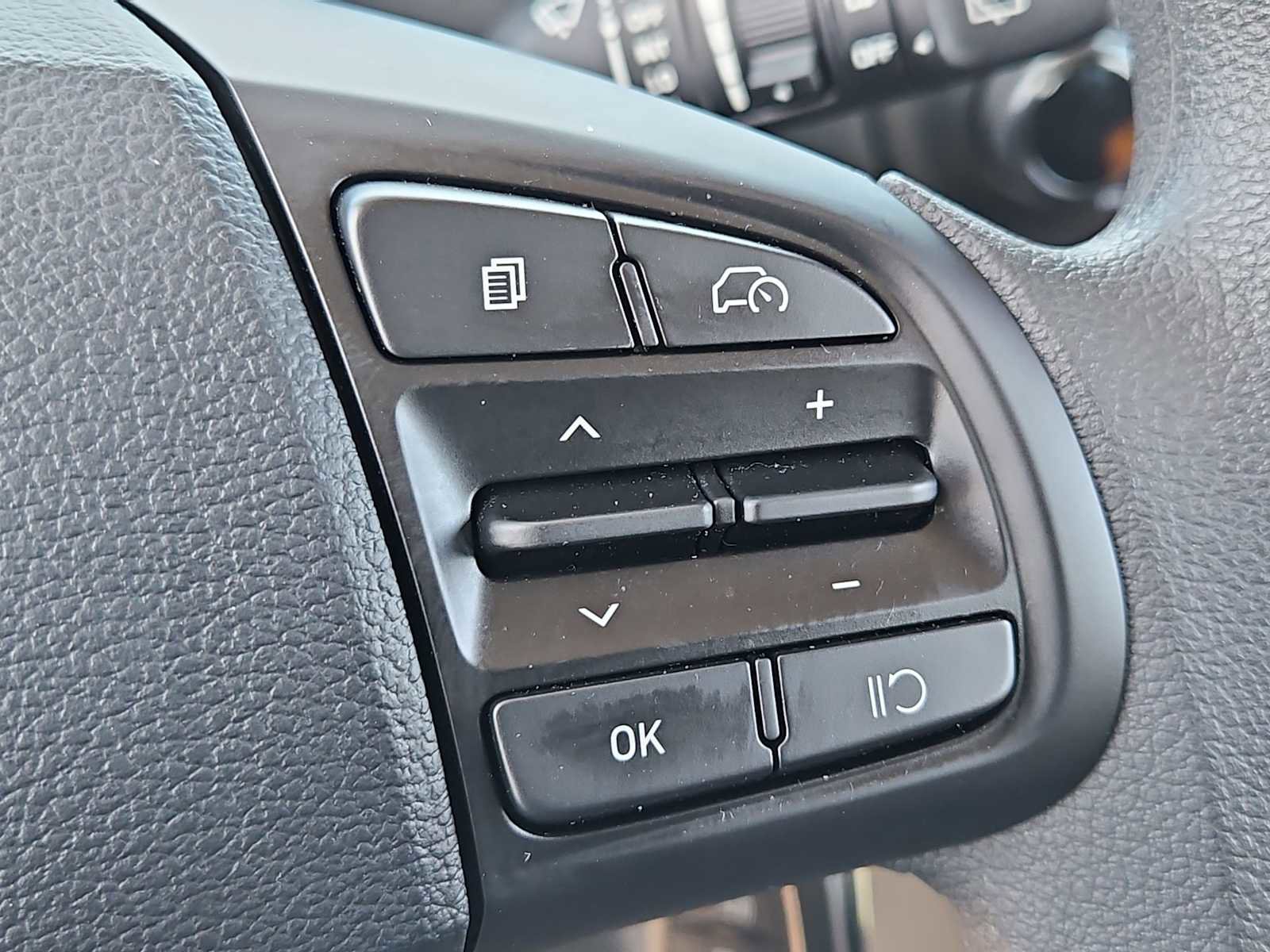 Certified 2025 Hyundai Venue SE image 24