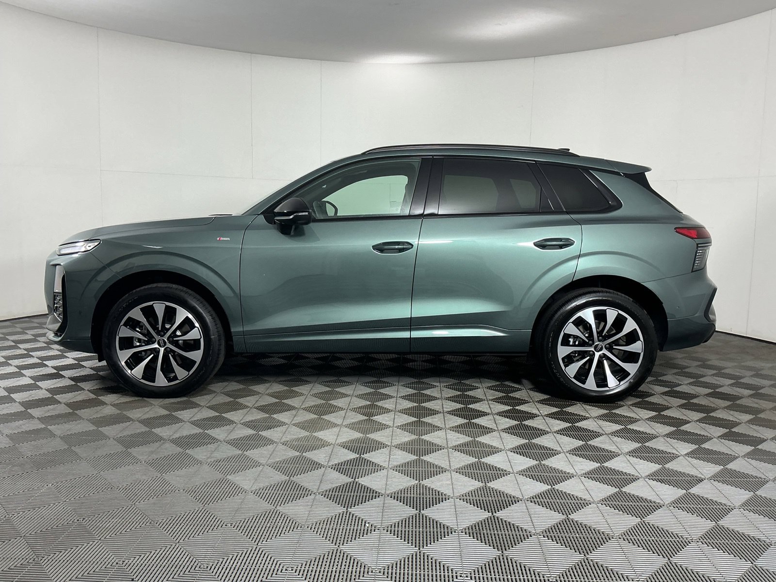 New 2026 Audi Q3 quattro 2.0T AWD/4WD image 4