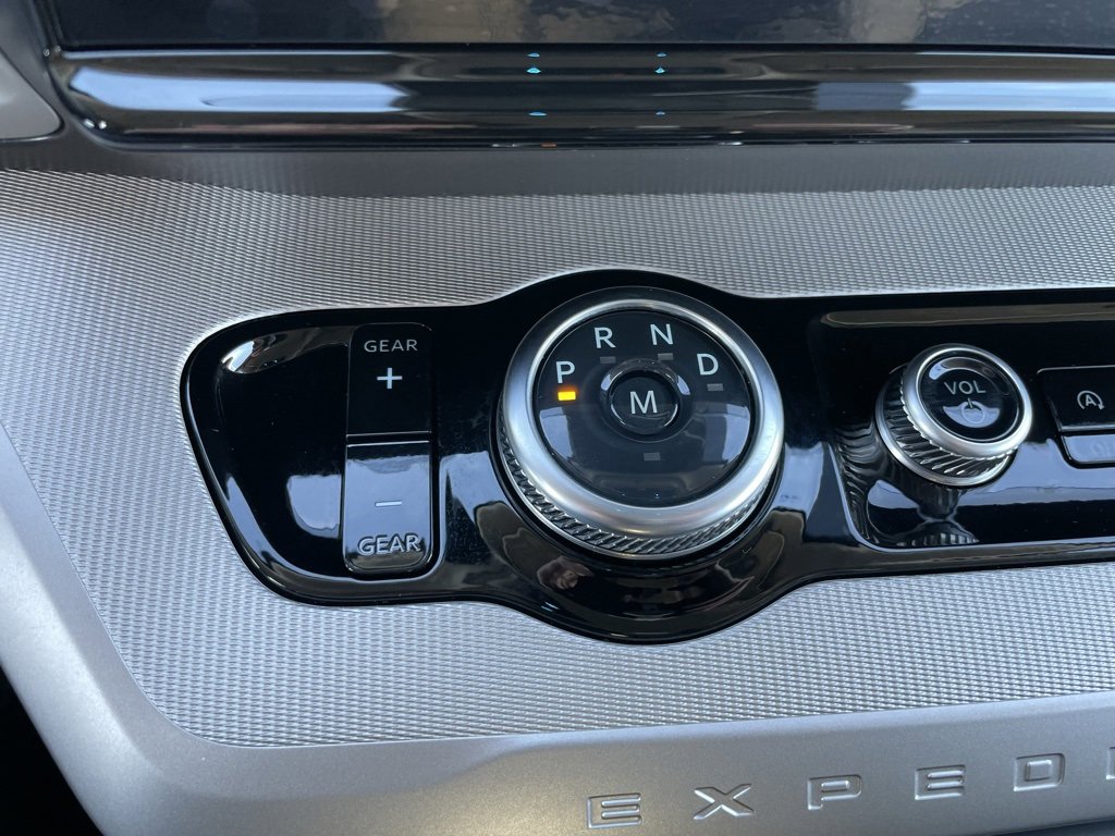 New 2026 Ford Expedition Active image 13