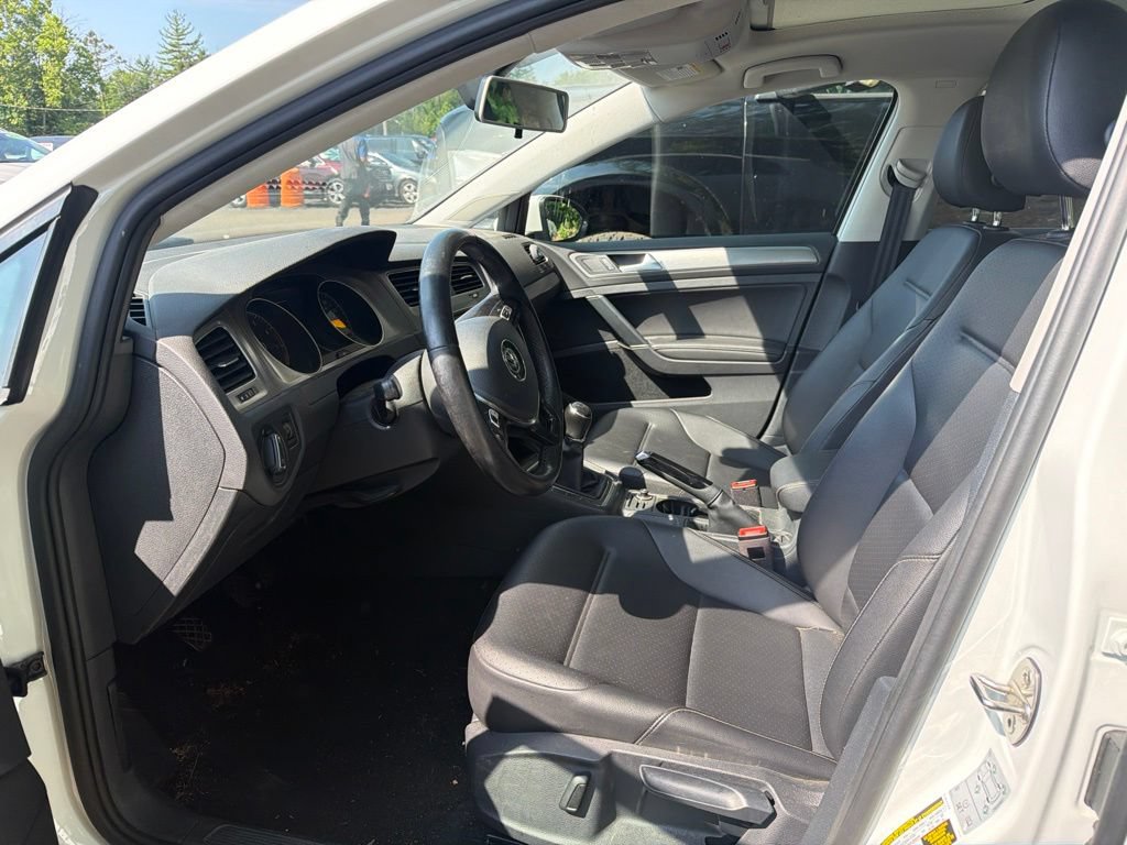 Used 2017 Volkswagen Golf S FWD image 6