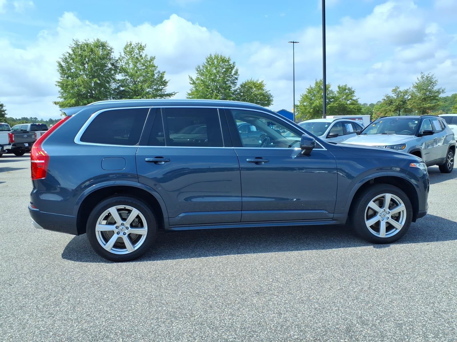Used 2020 Volvo XC90 T6 Momentum AWD/4WD image 25