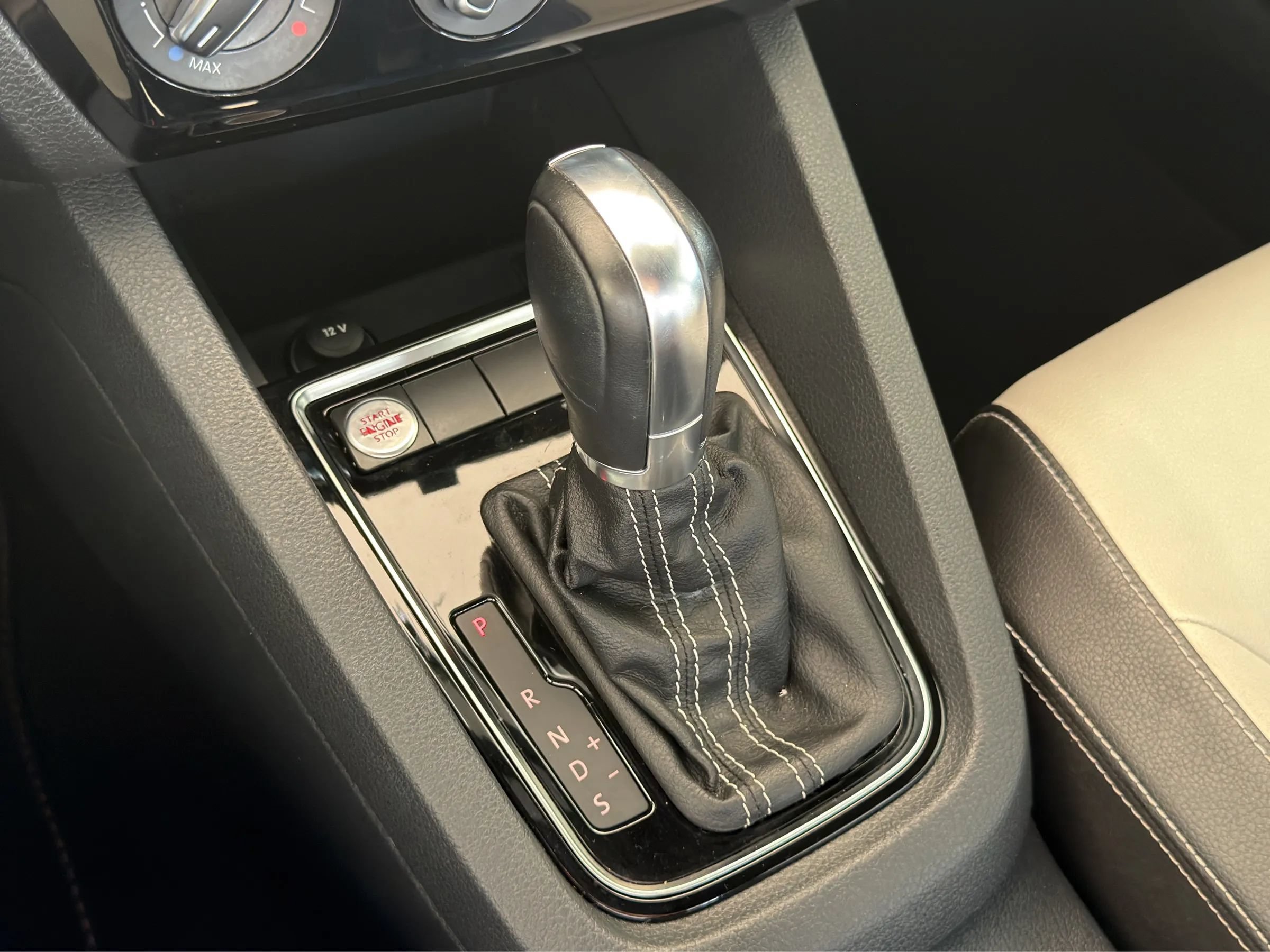 Used 2015 Volkswagen Jetta Sport FWD image 29