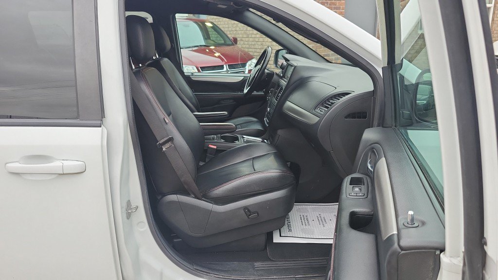 Used 2018 Dodge Grand Caravan GT FWD image 21