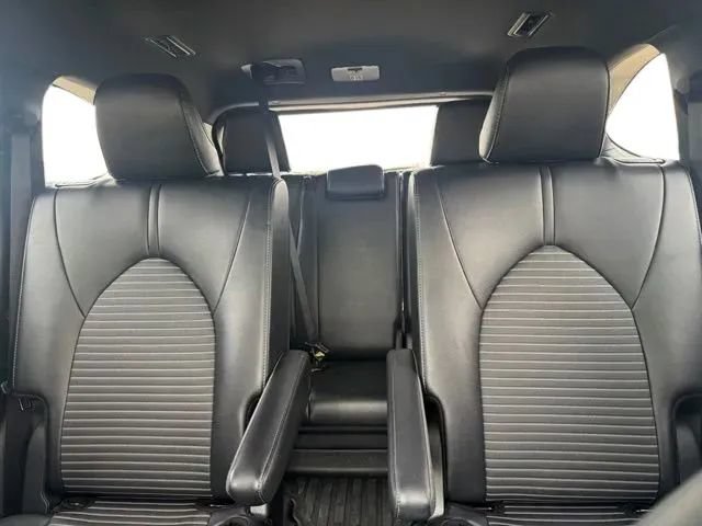 Used 2024 Toyota Highlander XSE AWD/4WD image 19