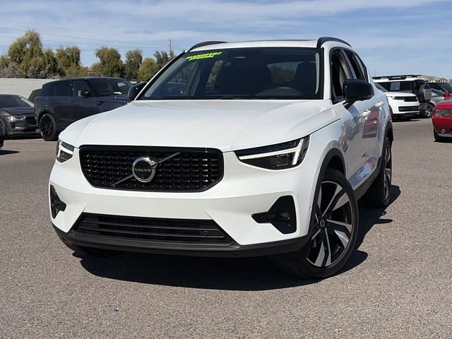 Certified 2025 Volvo XC40 B5 Plus w/ Climate Package AWD/4WD image 3