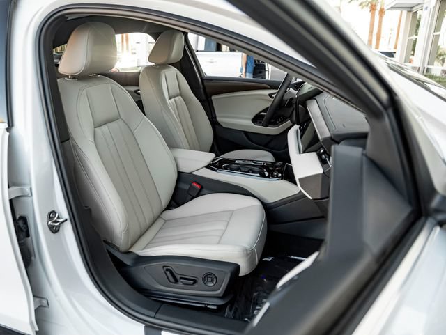 Used 2025 Audi A6 e-tron Premium Plus w/ Premium Plus RWD image 37
