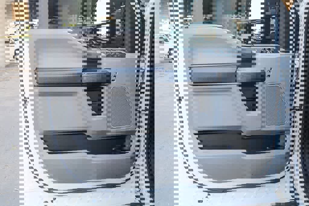 Used 2017 Ford F550 2WD Crew Cab Super Duty image 22