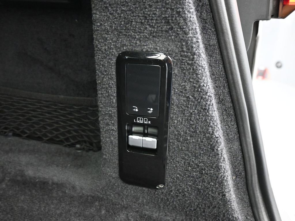 Used 2023 Land Rover Range Rover Sport SE Dynamic image 25