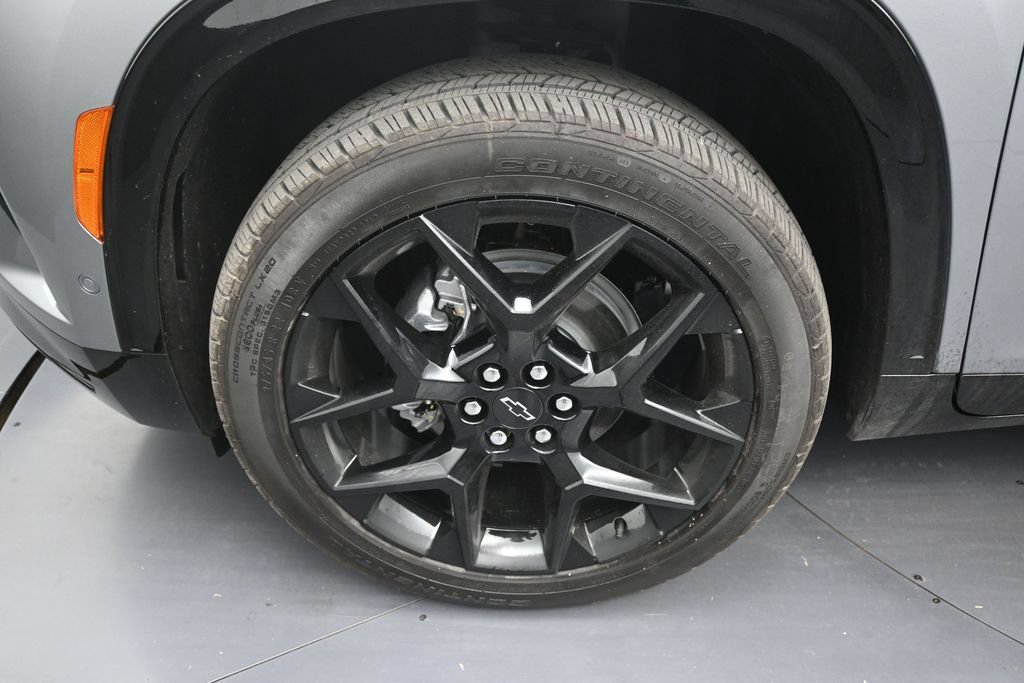 Used 2026 Chevrolet Traverse RS FWD image 9