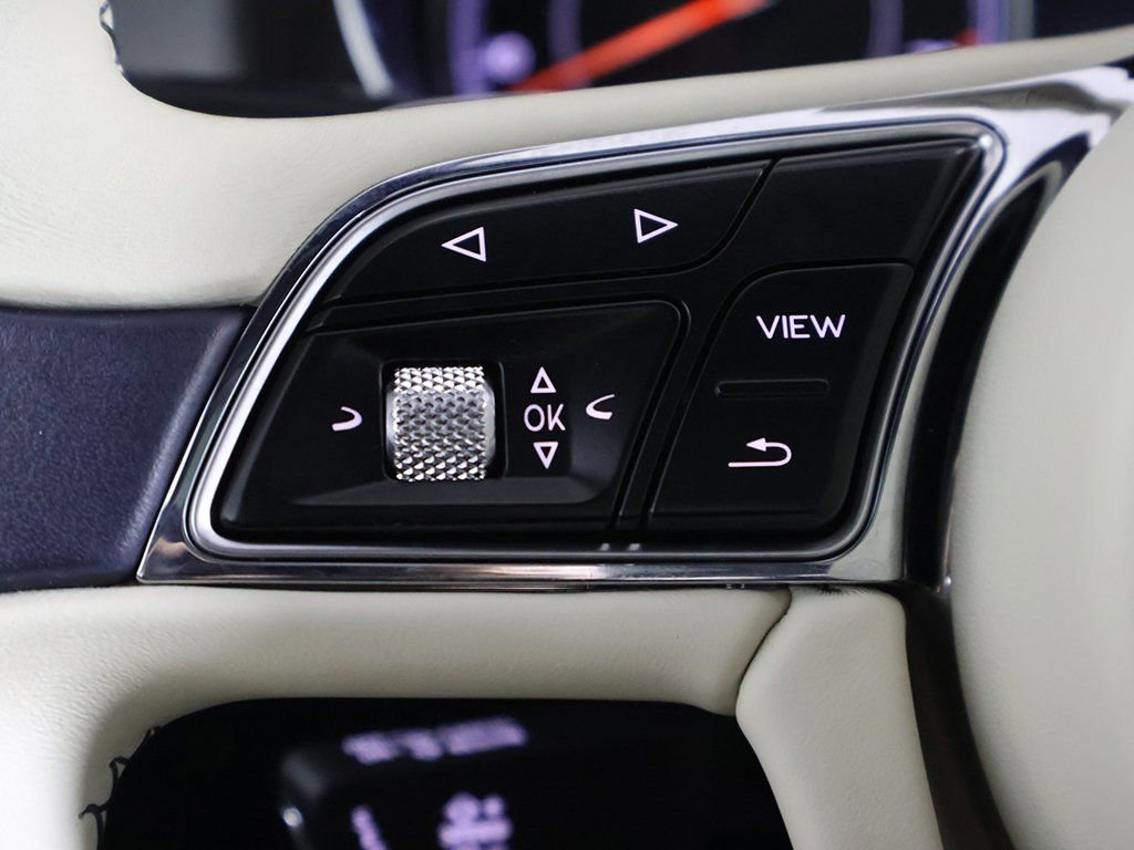 Used 2019 Bentley Bentayga image 40