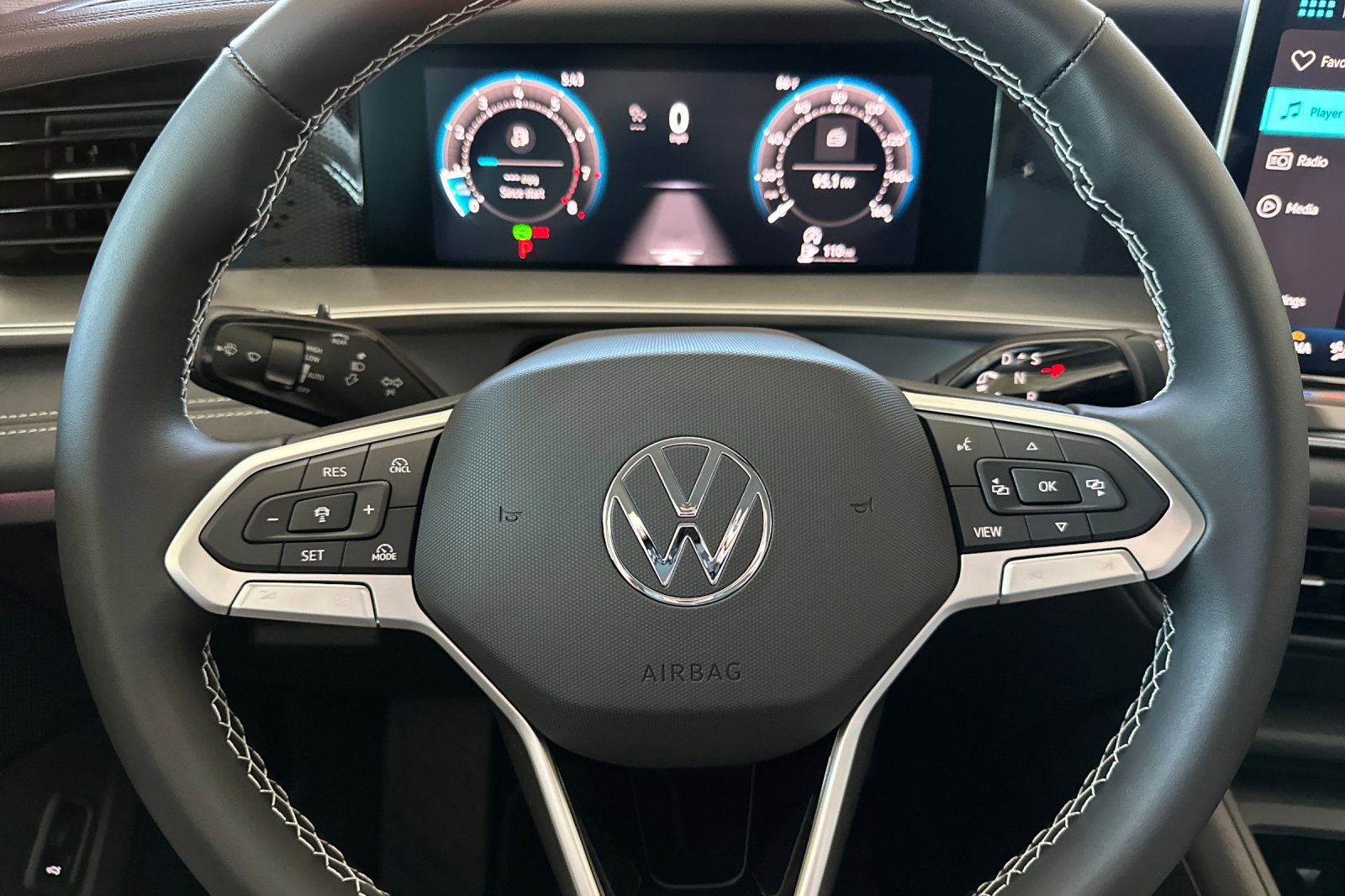 New 2025 Volkswagen Tiguan SE image 23