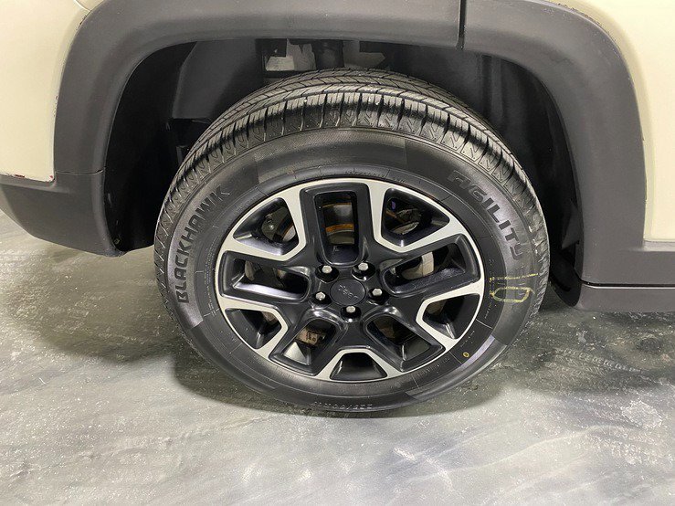 Used 2020 Jeep Compass Trailhawk image 8