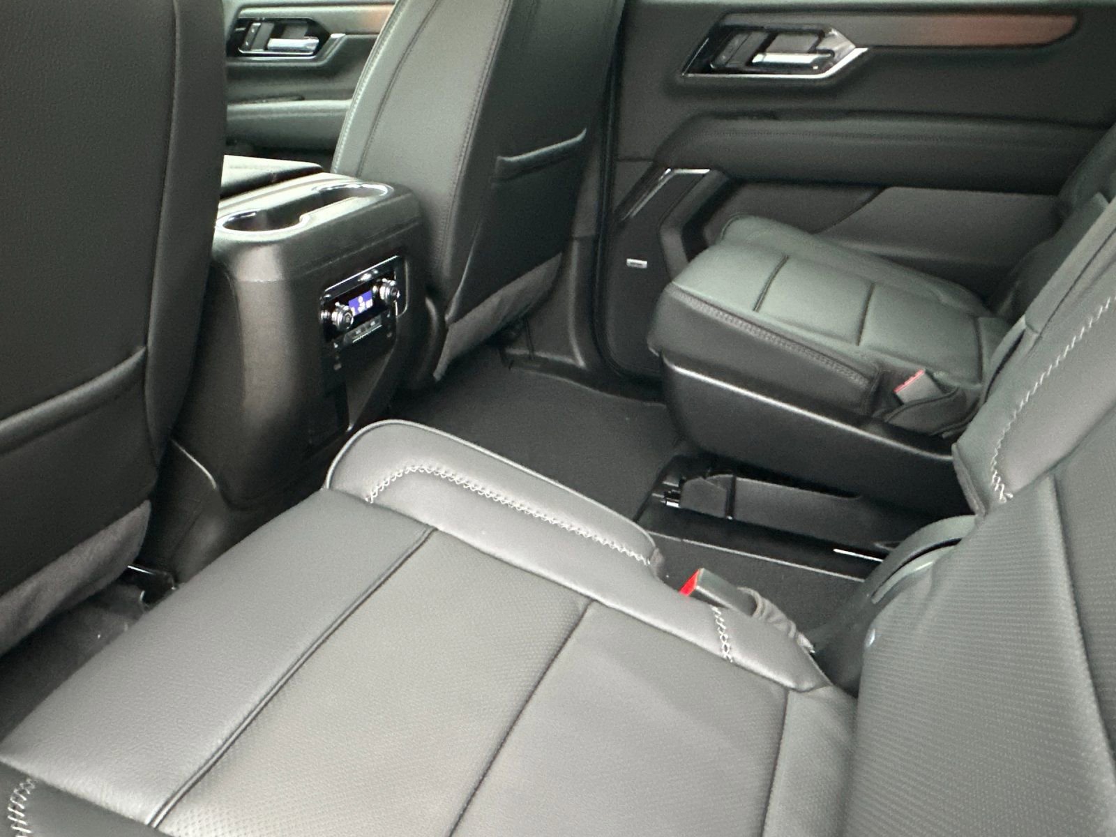 New 2026 GMC Yukon XL Denali AWD/4WD image 12