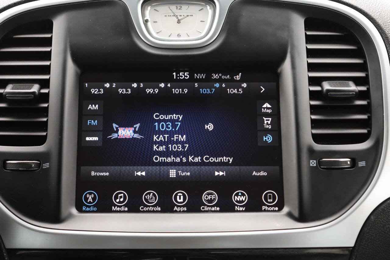 Used 2017 Chrysler 300 Limited w/ Value Package image 20