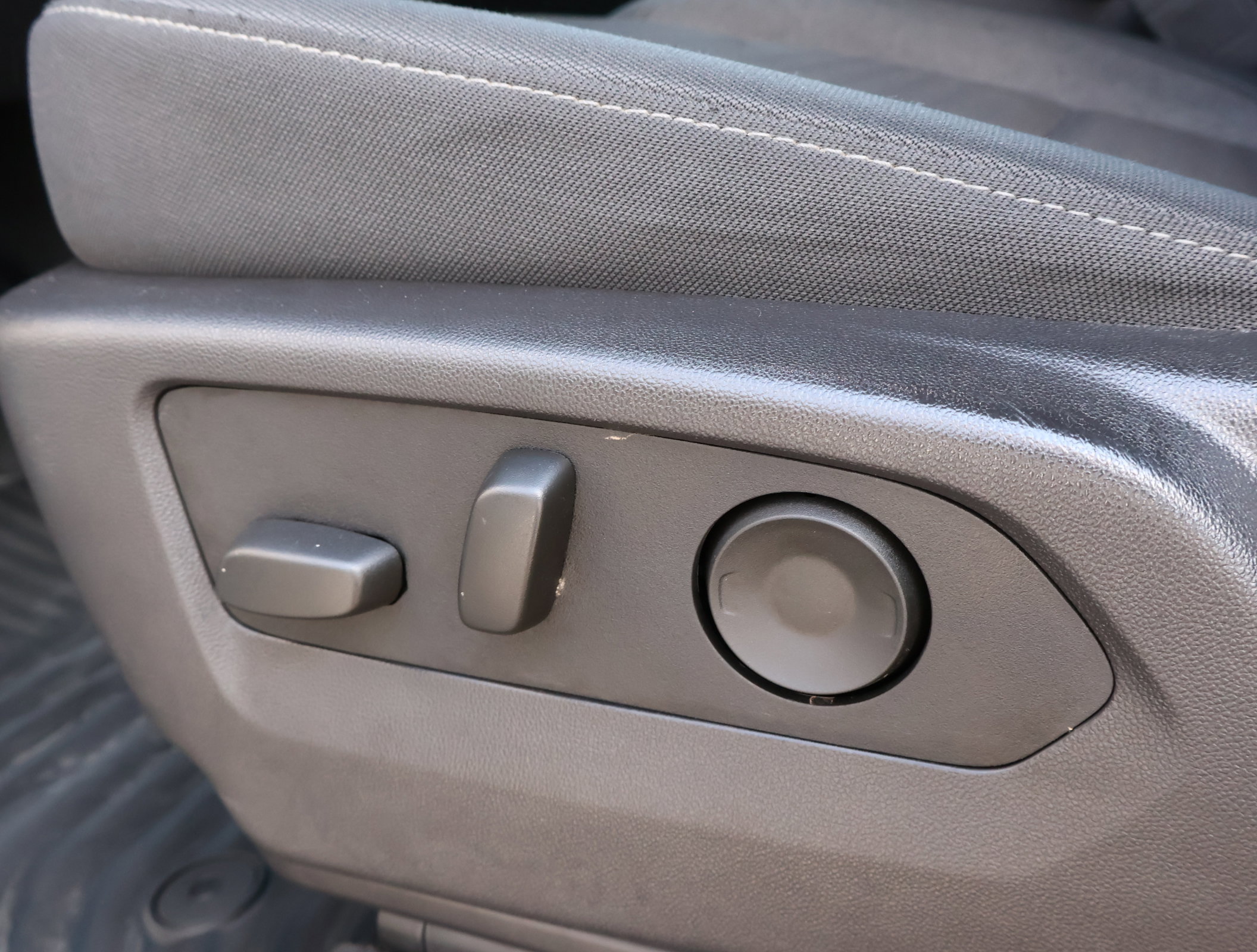 Certified 2024 Chevrolet Silverado 1500 Custom Trail Boss w/ Dark Appearance Package image 9