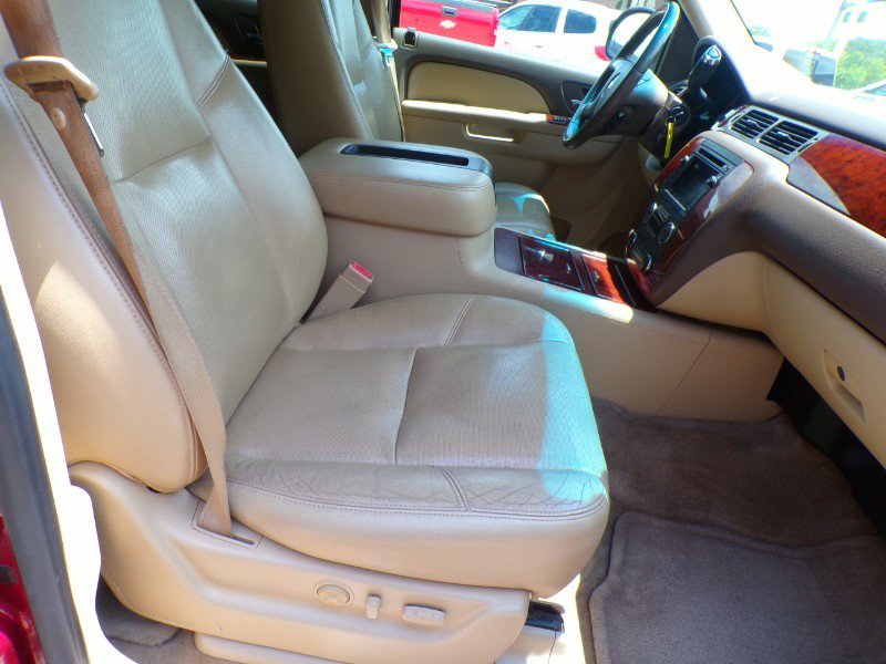Used 2010 Chevrolet Suburban LTZ image 17
