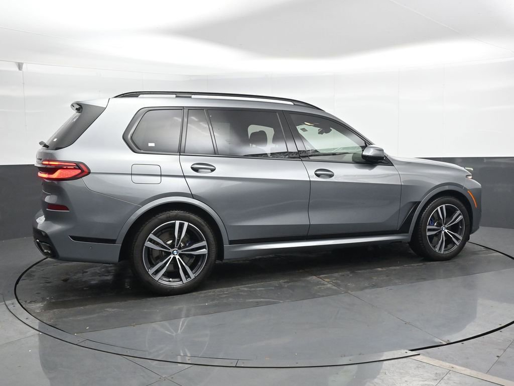 Used 2024 BMW X7 xDrive40i w/ M Sport Package AWD/4WD image 4