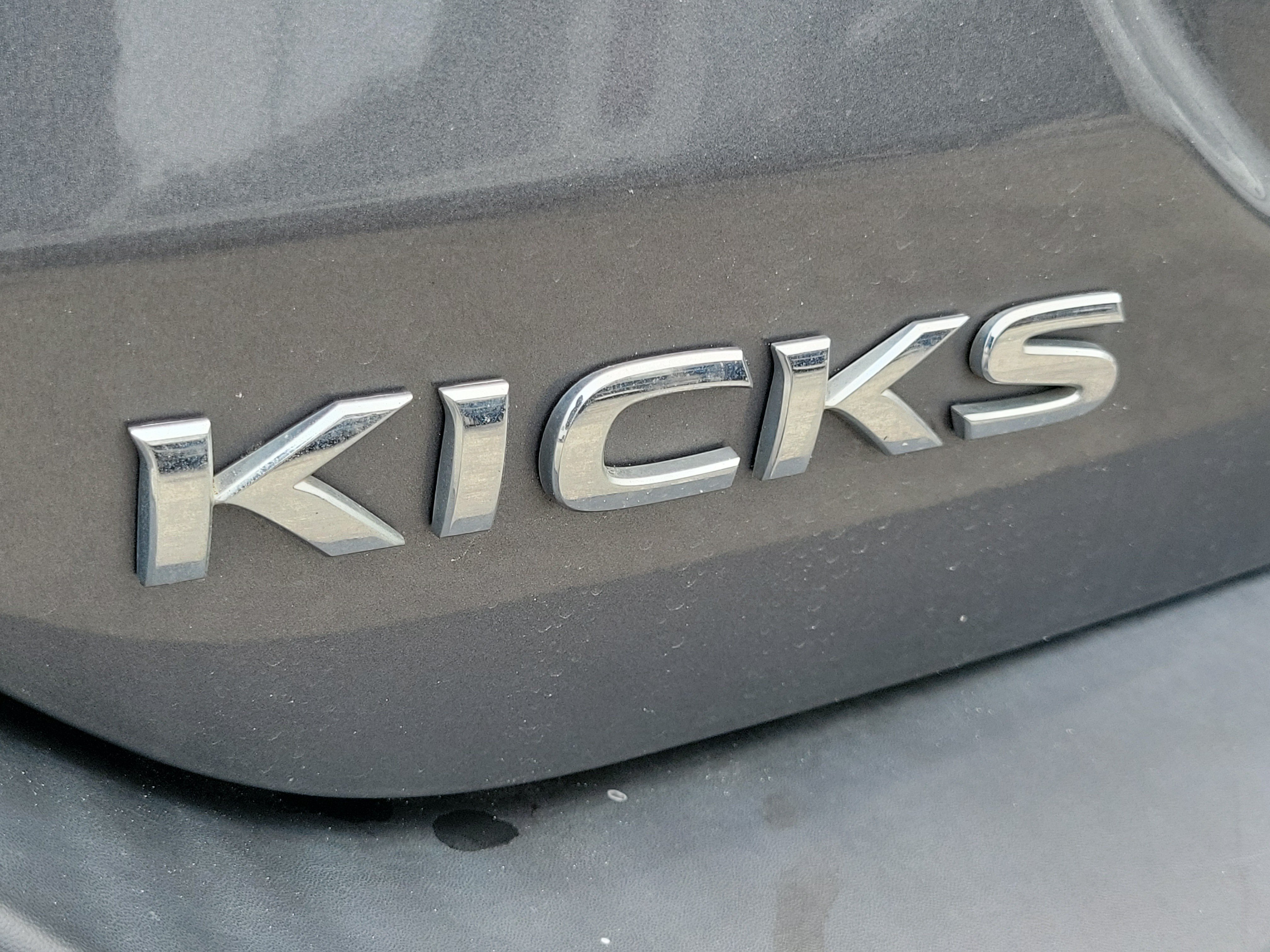 Used 2020 Nissan Kicks S FWD image 11