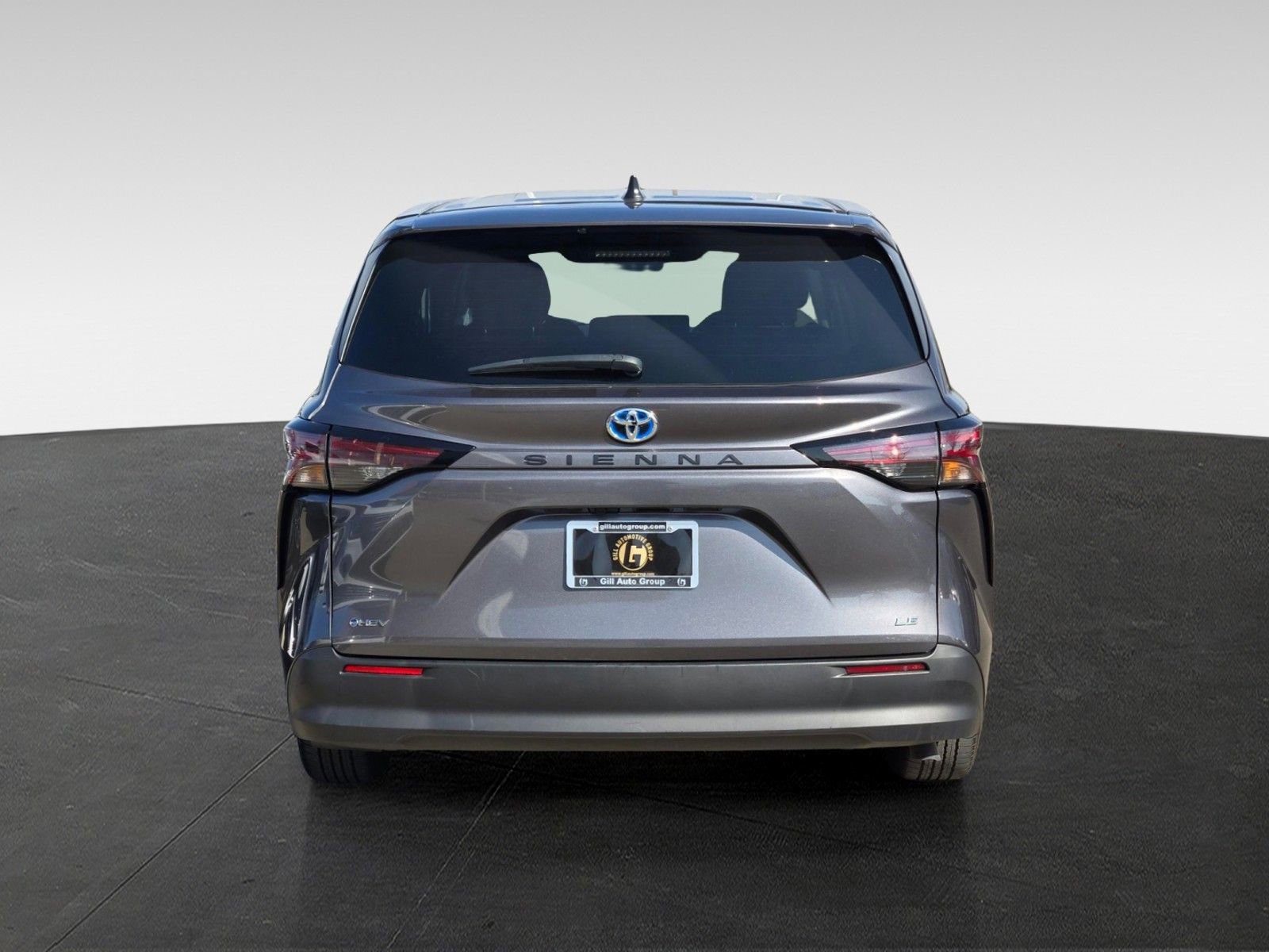 Used 2025 Toyota Sienna LE FWD image 5