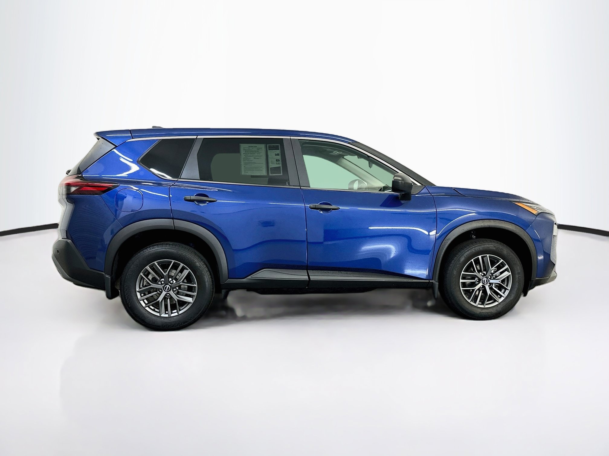 Used 2023 Nissan Rogue S AWD/4WD image 10
