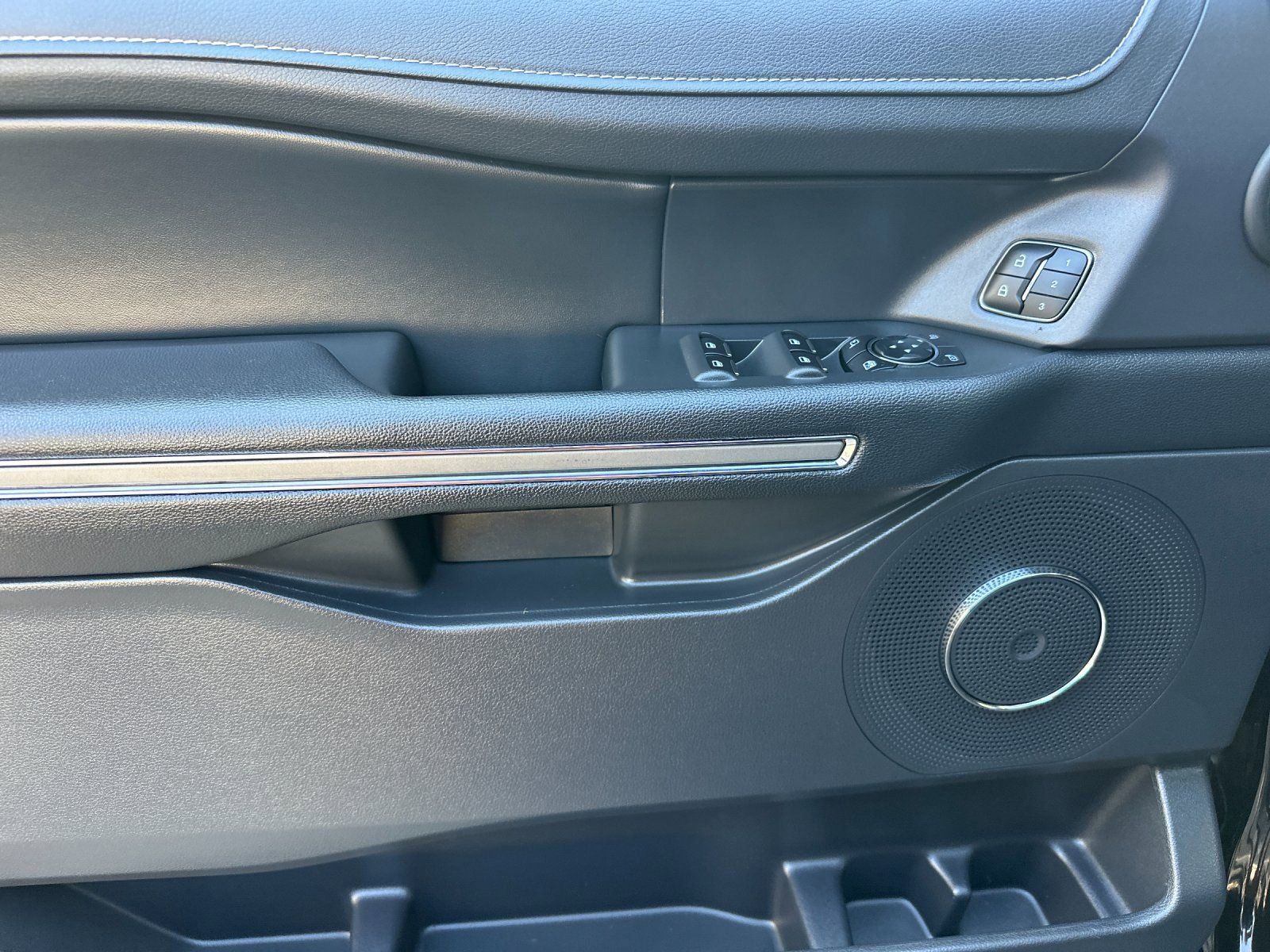 Used 2024 Ford Expedition XLT image 12