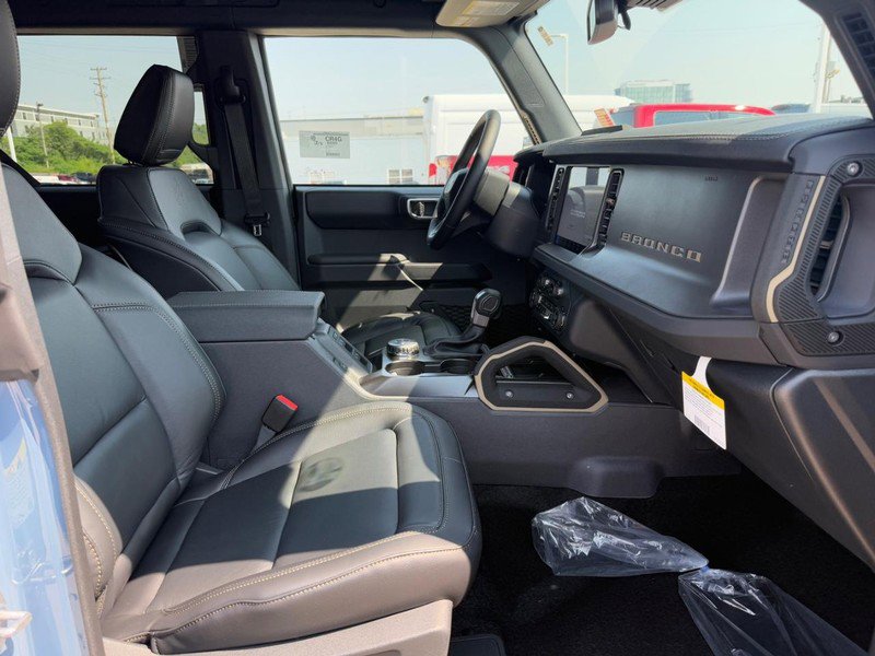 New 2025 Ford Bronco Badlands image 9