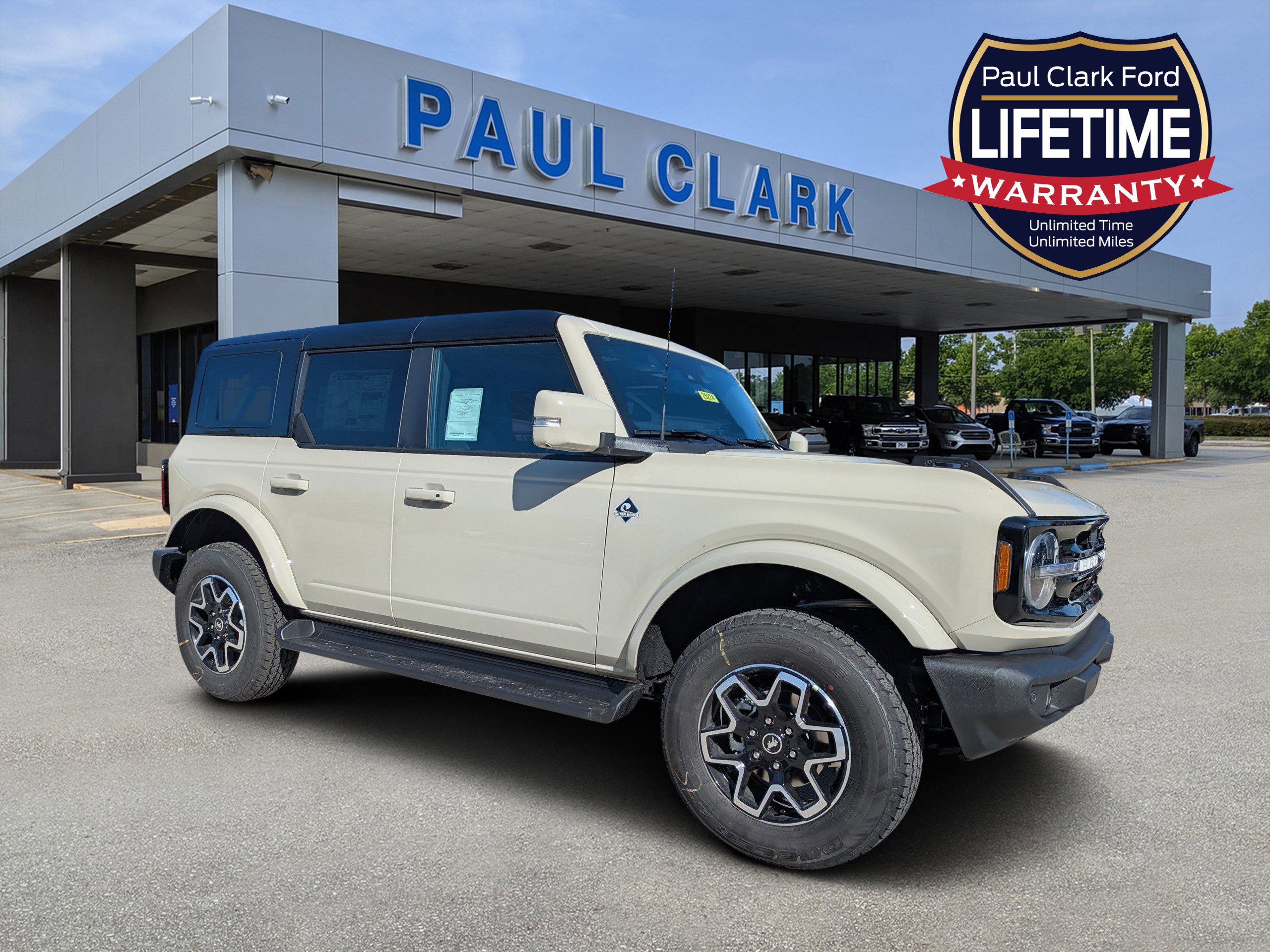 New 2025 Ford Bronco Outer Banks AWD/4WD image 1