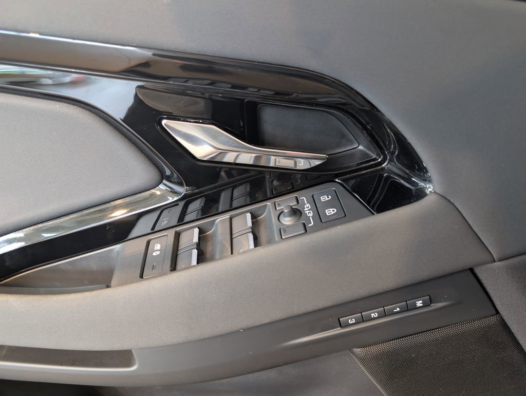 Used 2025 Land Rover Range Rover Evoque S image 12