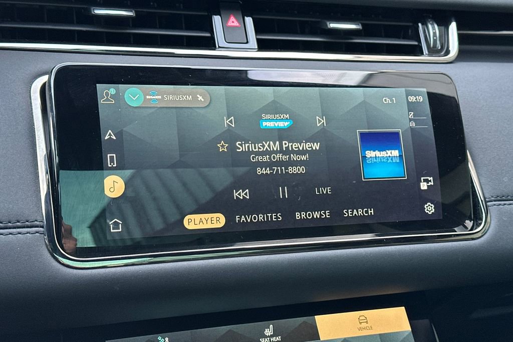 Used 2021 Land Rover Range Rover Evoque R-Dynamic SE image 19