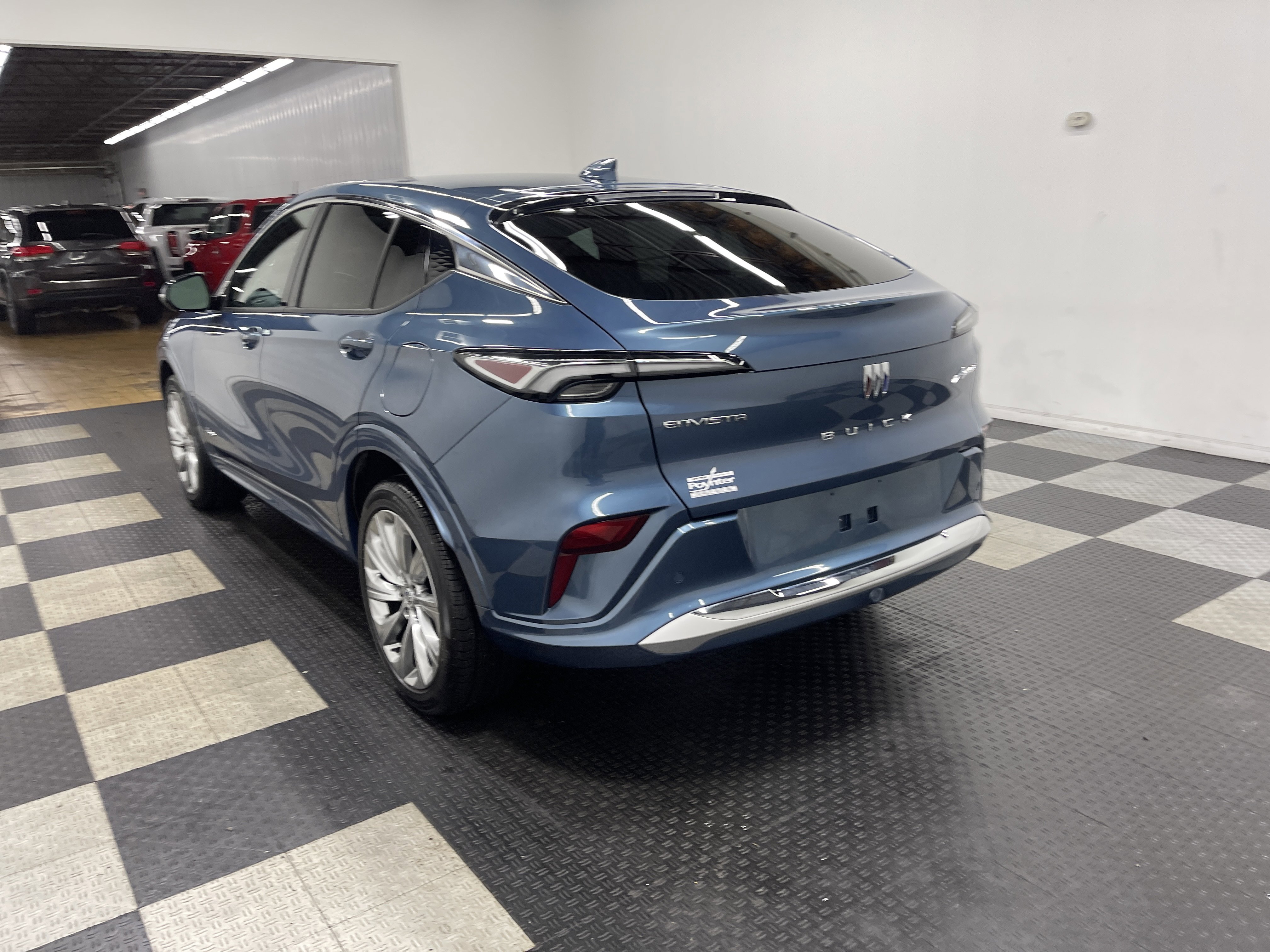 Used 2024 Buick Envista Avenir image 2