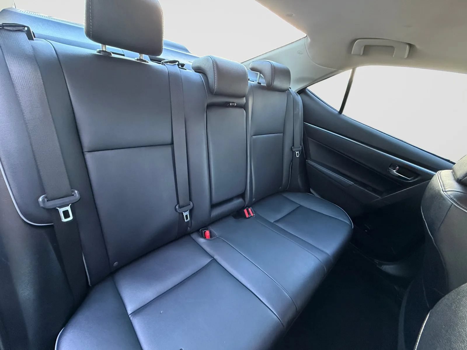 Used 2016 Toyota Corolla LE Premium FWD image 18