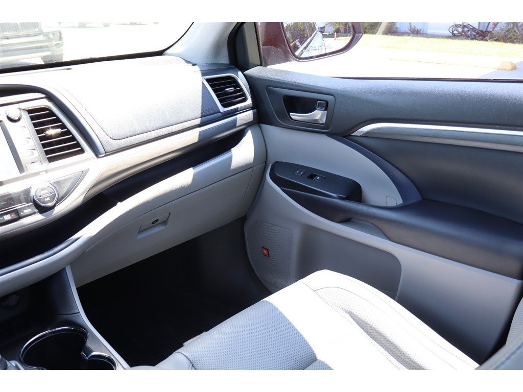 Used 2017 Toyota Highlander Limited FWD image 33