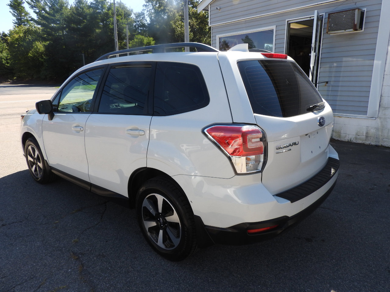 Used 2017 Subaru Forester 2.5i w/ Alloy Wheel Package image 5
