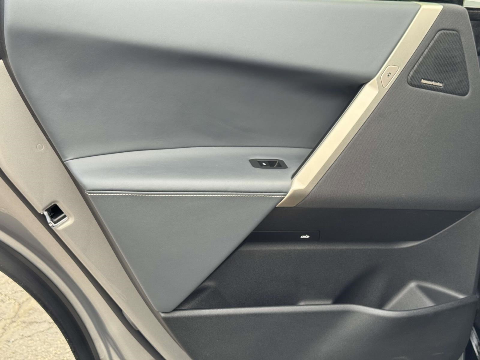 Certified 2023 BMW iX xDrive50 w/ Premium Package image 12