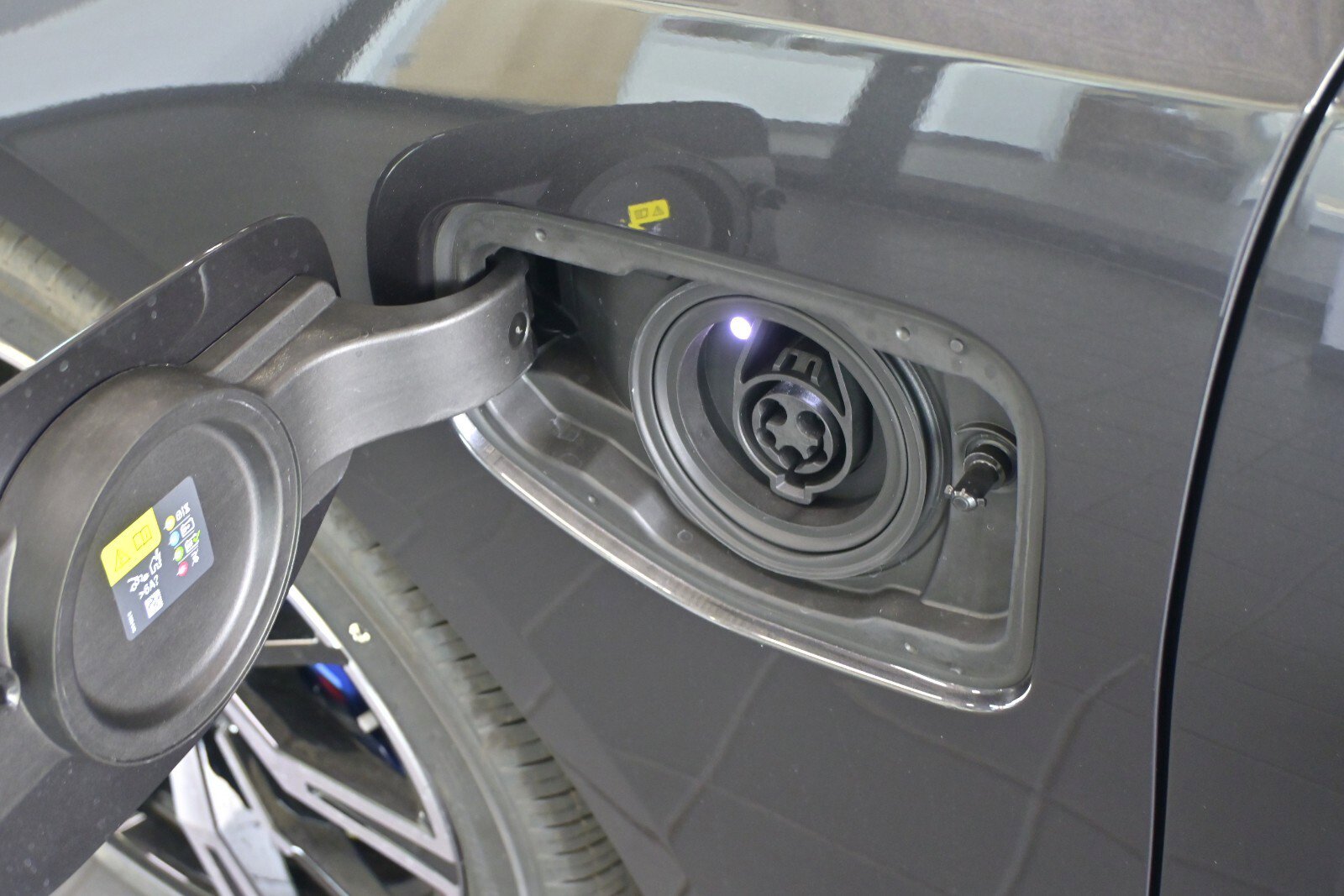 New 2026 BMW 550e xDrive w/ Executive Package image 9