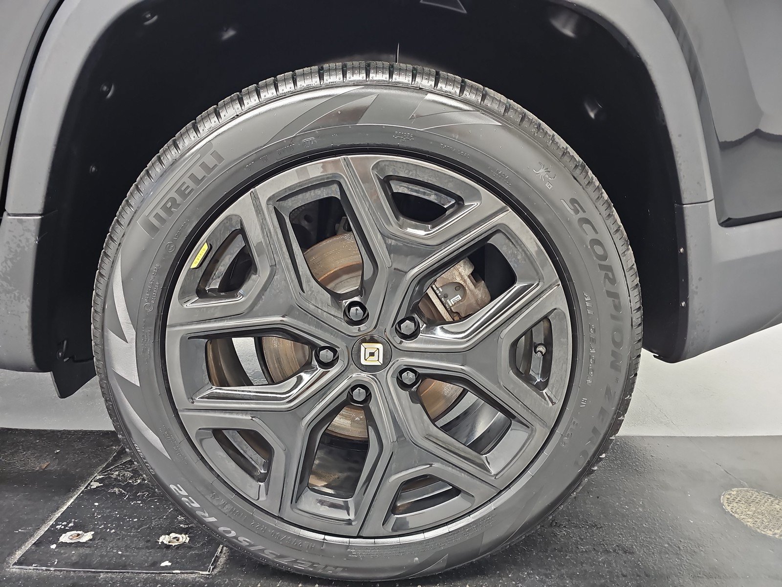 Used 2024 Rivian R1T Adventure AWD/4WD image 10