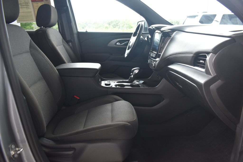 Used 2023 Chevrolet Traverse LT FWD image 5