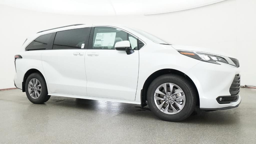 New 2026 Toyota Sienna XLE FWD image 28