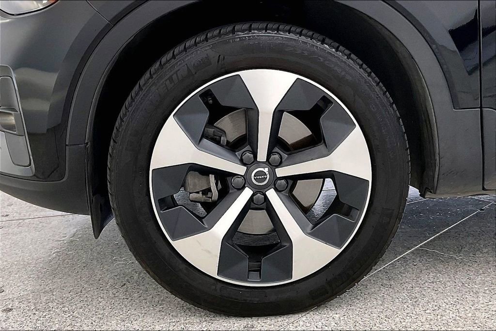 Used 2023 Volvo XC40 B5 Plus w/ Protection Package Premier image 12